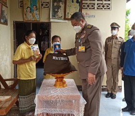นายพลากร สุวรรณรัฐ องคมนตรี ร่วมกับมูลนิธิราชประชานุเคราะห์ ... พารามิเตอร์รูปภาพ 6